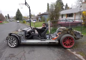 YouTuber αγοράζει απογυμνωμένο Tesla Model 3 για $2.000 με αυτονομία 320 Km [video]