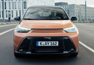 Οδηγώντας το νέο Toyota Aygo X Hybrid: Το μικρό που «σκέφτεται»… σαν μεγάλο!