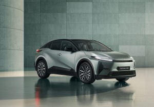 Το νέο αμιγώς ηλεκτρικό Toyota C-HR+ στο Golden Hall από τις 14 – 28/12