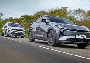 Skoda Elroq vs Toyota C-HR+ – Μονομαχία των κορυφαίων ηλεκτρικών SUV