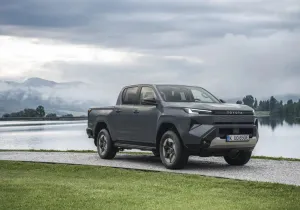 Το Toyota Hilux μπήκε στη πρίζα