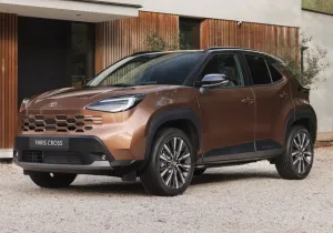 Το νέο Toyota Yaris Cross έγινε καλύτερο, χωρίς να αλλάξει τη συνταγή