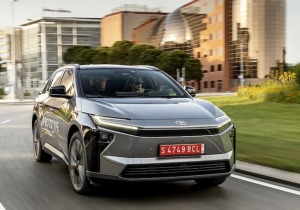 Οδηγώντας το νέο Toyota bZ4X: Έρωτας με τη δεύτερη ματιά