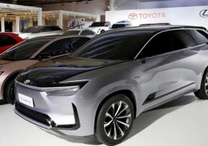 Toyota: Το ηλεκτρικό Highlander με 3 σειρές καθισμάτων έρχεται