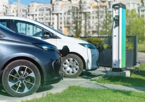 Το επόμενο βήμα στην ηλεκτροκίνηση εντός της ΕΕ είναι περισσότεροι γρήγοροι φορτιστές