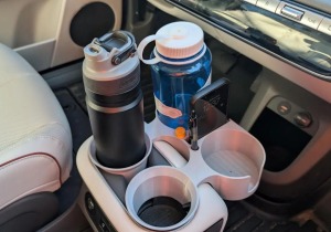 Ένα χυμένο μπουκάλι νερού στο ηλεκτρικό του αυτοκίνητο, του κόστισε πάνω από €10.000