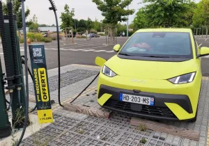 BYD και Geely στη μάχη της πρίζας: Κάτω από 5 λεπτά η μία, κάτω από 4′ η άλλη