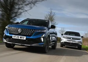 Renault Austral vs Opel Grandland: Ποιο υβριδικό SUV προσφέρει περισσότερα;