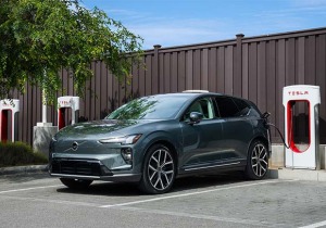 Η Volvo καταργεί εφαρμογές και κάρτες – Φορτίζεις και φεύγεις!