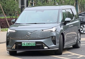 Volvo EM90: Ο απόλυτος «δολοφόνος» των SUV