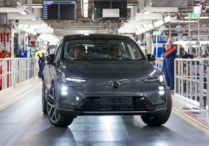 Volvo EX60: Ξεκινά στη Σουηδία η παραγωγή του