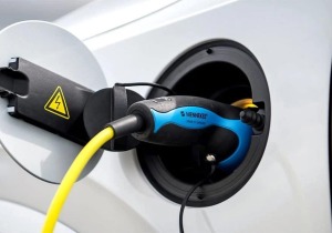 Τα PHEV «γερνάνε» πιο γρήγορα από τα ηλεκτρικά – Δείτε γιατί