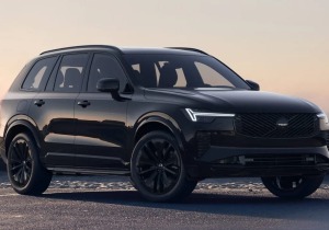 Volvo XC90 Black Edition: Η υβριδική SUV ναυαρχίδα της Volvo… σκουραίνει!