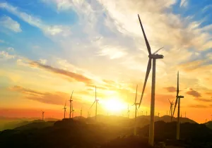 IEA: Επενδύσεις 2 τρισ. δολαρίων σε καθαρή ενέργεια το 2024