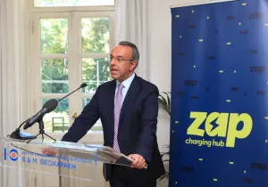 Χ.Σταϊκούρας: «Επιπλέον κίνητρα στους αυτοκινητιστές για ηλεκτρικά οχήματα ταξί»