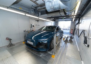 Ποια EV αντέχουν πραγματικά στα μεγάλα χειμερινά ταξίδια σύμφωνα με την ADAC