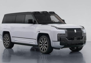 BYD U8L: Χρυσά 24Κ σήματα, αυτόνομη οδήγηση, κτηνώδη δύναμη και τιμή… Ferrari