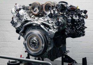 Bentley: έρχεται ο Ultra Performance Hybrid V8!