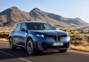Η BMW λανσάρει το πισωκίνητο iX3 με 319 PS