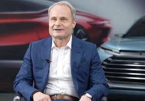 Wolfgang Egger, σχεδιαστής της BYD: «Το αυτοκίνητο δεν είναι μόνο για οδήγηση»