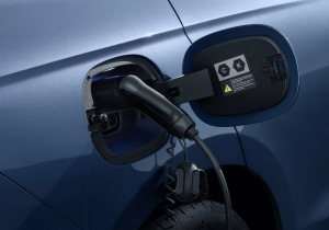 Η BYD στοχεύει στην «φόρτιση με φλας» στην Ευρώπη με ένα μόνο καλώδιο