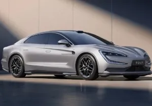 BYD Yangwang U7: Το νέο πολυτελές σεντάν με 1.305 PS