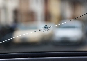 Ραγισμένο παρμπρίζ σε EV: H επισκευή δεν πρέπει να καθυστερεί