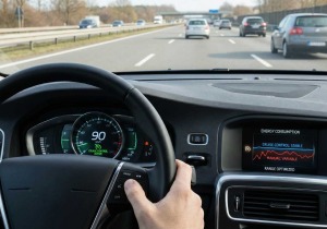 Οδήγηση με cruise control σε EV: Βοηθά ή αυξάνει κατανάλωση;