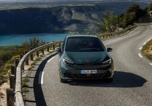 Cupra Born VZ: δυναμικές αλλαγές στο νέο  hot hatch