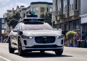 Το robotaxi της Waymo πιάστηκε να κάνει ατελείωτα κύκλους, σε έναν κυκλικό κόμβο
