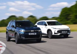 Dacia Bigster vs MG HS: Ποιο οικογενειακό SUV προσφέρει περισσότερα;