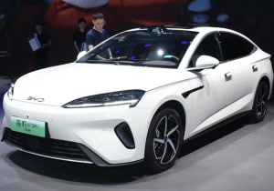 BYD Seal 07 DM-i 2026: Το PHEV sedan που αλλάζει τα δεδομένα με lidar και αυτονομία έως 230 km!