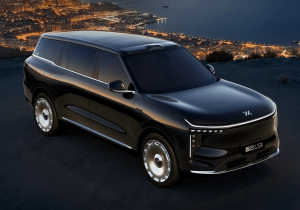 IM LS9 Hyper: Ηλεκτρονική τετραδιεύθυνση, τριπλό μοτέρ και τεχνολογία από το μέλλον