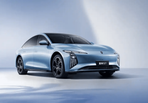 Αυτό το κινεζικό ηλεκτρικό σεντάν, φορτίζει 320 km αυτονομίας σε 14 λεπτά!