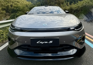 Η Leapmotor παρουσιάζει το B10 Ultra