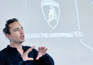 Από τη Lamborghini στη Xiaomi Auto: Η κίνηση-ματ που αλλάζει τα πάντα