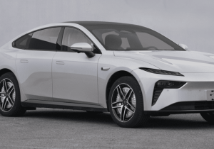 Το Dongfeng eπ 007 είναι το πρώτο ηλεκτρικό με 4 κινητήρες στους τροχούς.