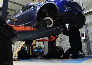 Τα EVs είναι πιο αξιόπιστα από τα θερμικά με 25% καλύτερα ποσοστά επιτυχίας στο ΚΤΕΟ