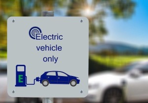 Τέλος οι θερμικοί κινητήρες το 2035: Έτοιμοι για τη μετάβαση;
