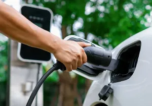 Φόρτιση EV κάθε μέρα: Χαλάω τη μπαταρία ή κάνω το σωστό;