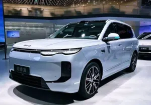 900 χλμ. αυτονομία και σχεδόν 800 PS: Η BYD φέρνει το SUV που αλλάζει τα δεδομένα
