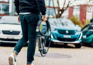 ADAC: Η φόρτιση του EV κρύβει απώλειες – Πόσο ρεύμα χάνεται στην πράξη