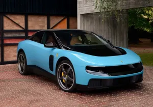 Η νέα Ferrari Luce κοστίζει όσο μια έπαυλη