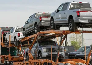 Η Ford μειώνει τις δαπάνες για την ανάπτυξη EV