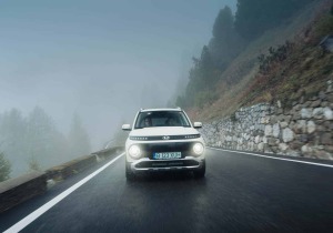 Hyundai Inster: Το μικρό ηλεκτρικό που σε κάνει να χαμογελάς ακόμα και… στις Άλπεις