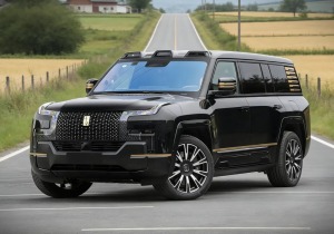 Το πολυτελές νέο τετραθέσιο SUV της BYD των 1.200 PS, φορτίζει σε 5′