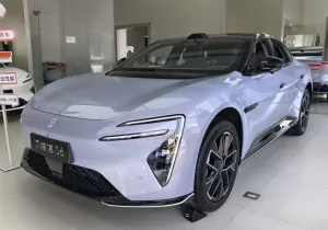 Ο «εφιάλτης» του Tesla Model 3 έρχεται στην Ευρώπη