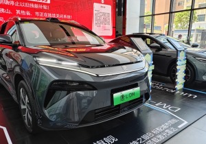Κινέζικος εμφύλιος: BYD Tang L vs Xiaomi YU7 – Ποιο κερδίζει την παρτίδα;