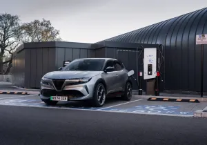 Alfa Romeo Junior EV: Έκπτωση και δωρεάν φορτιστής με νέες προσφορές