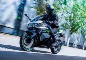 Kawasaki Ninja e-1: Φαίνεται σαν Ninja, αλλά πάει σαν σκούτερ!
